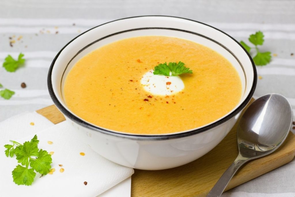 Karotten-Kürbis-Suppe mit Kokos