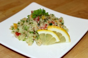Bulgursalat mit Paprika, Tomaten und Petersilie