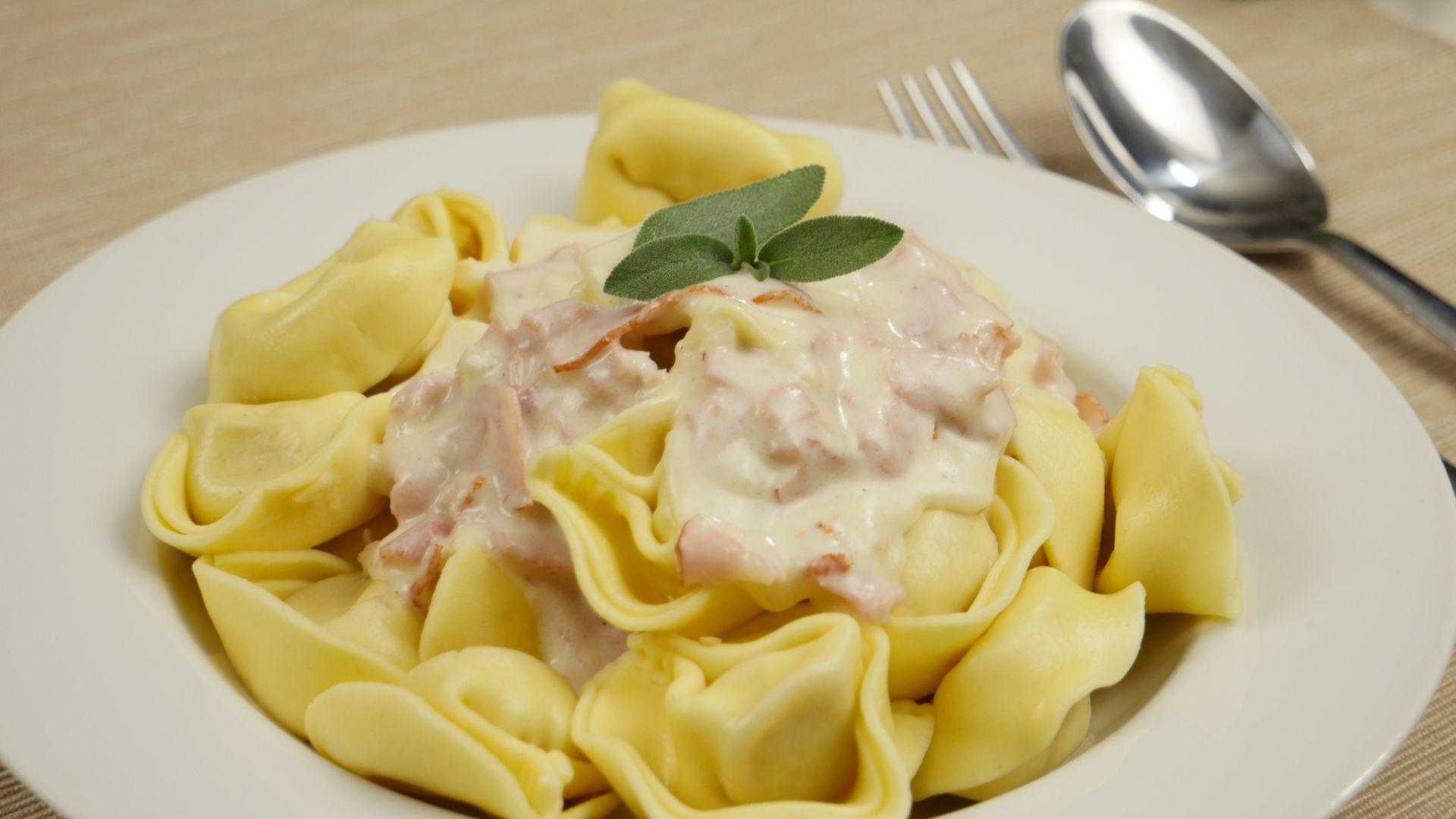 Rezept: Schinken Sahne Soße für Pasta-Gerichte | 5 Minuten Rezept