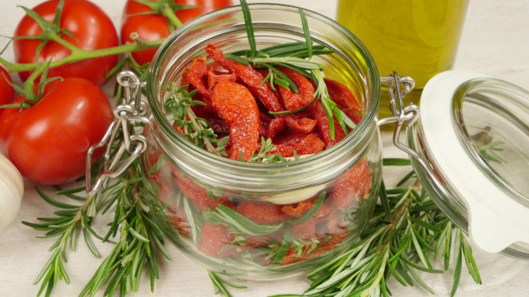 Rezept: Tomaten trocknen &amp; einlegen | Tomatenpesto