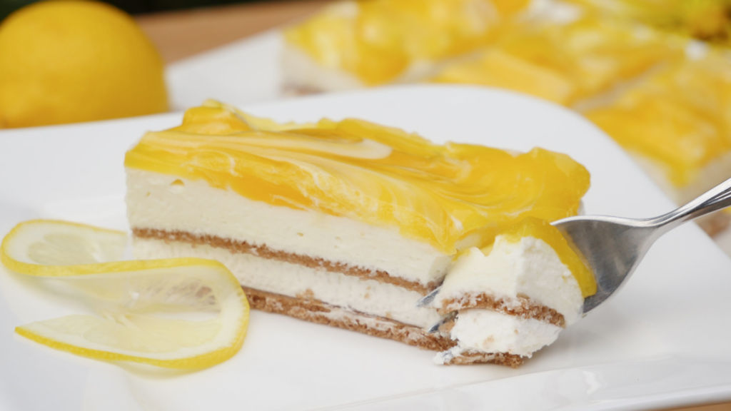 Zitronen Schnitten mit Joghurtcreme | Kuchen ohne Backen
