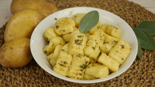 Gnocchi Grundrezept | Italienische Kartoffelklößchen mit Salbei Butter