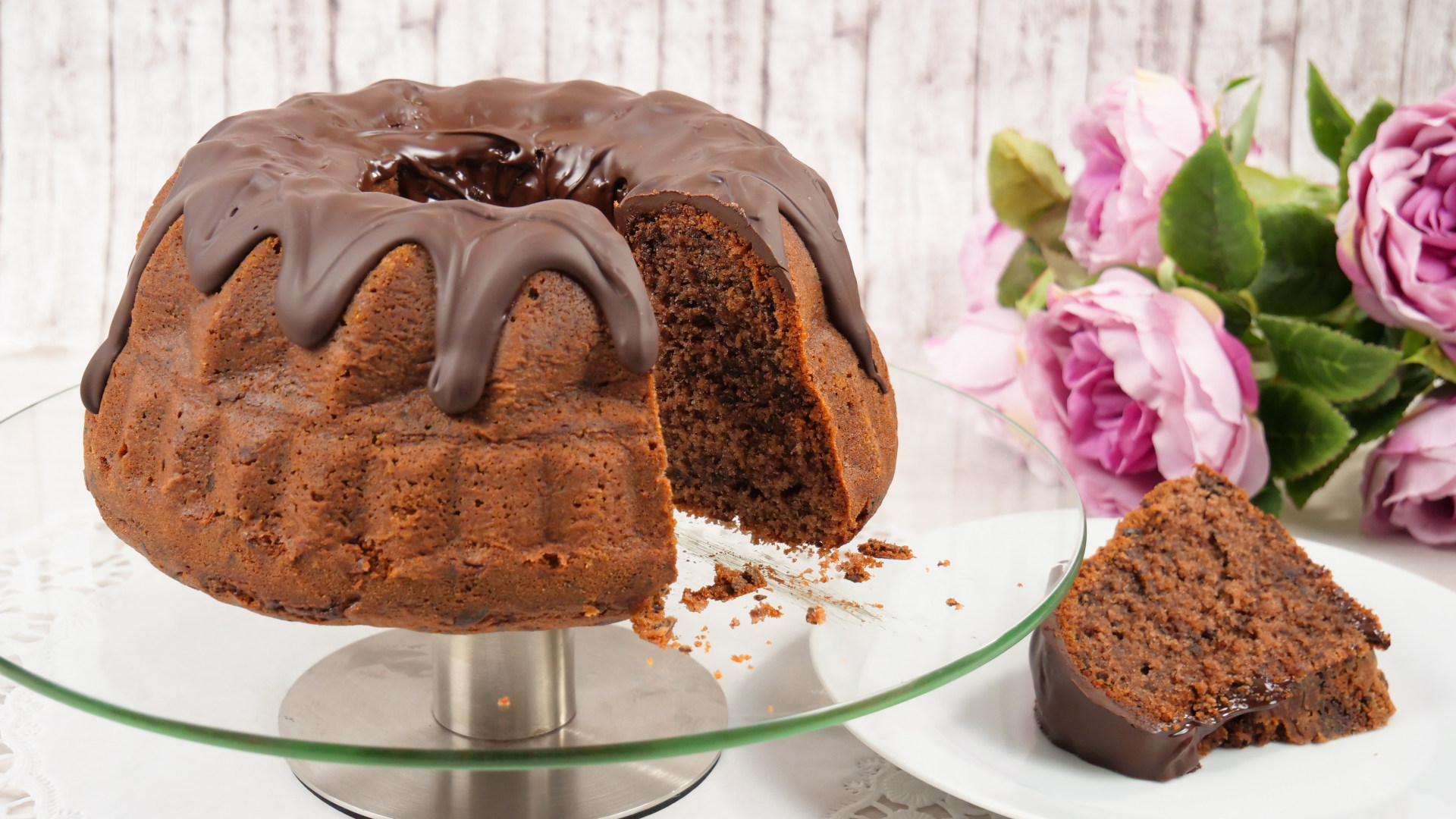 Rezept Schokoladen Gugelhupf Super Saftiger Schokoladenkuchen