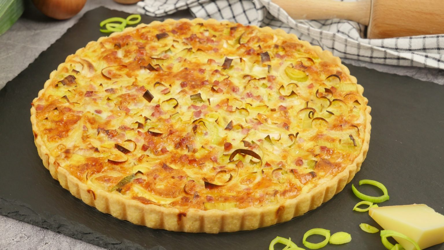 Quiche Lorraine mit Lauch &amp; Speck | Lothringer Quiche – kochkino.de