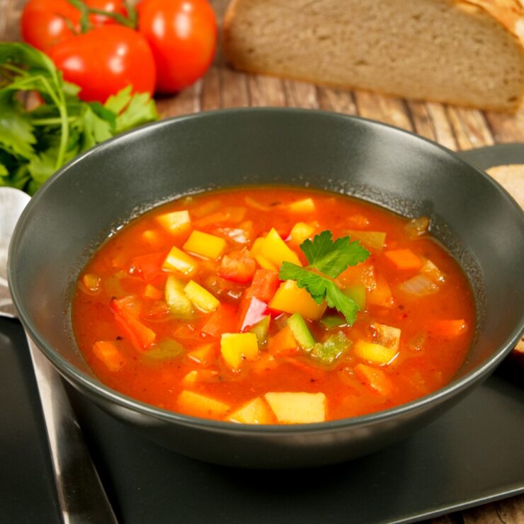 Rezept: Gulaschsuppe ungarische Art- Klassischer Eintopf mit ...