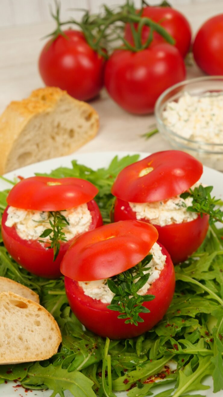 Rezept: Gefüllte Tomaten - Rezept für Tomaten mit aromatischer Feta ...